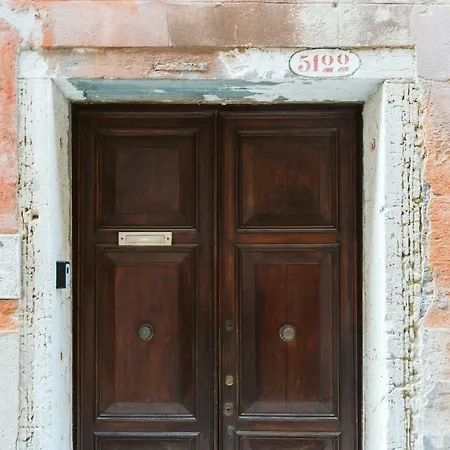 San Marco, Elegant & Spacious Venetian Apartment! *